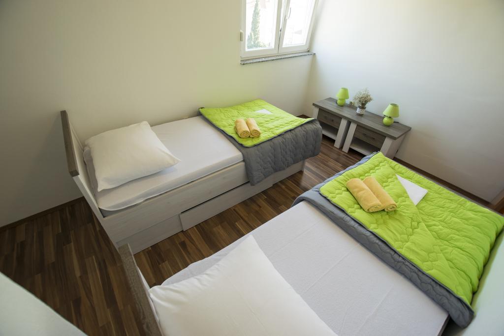 Apartment Duda Starigrad Paklenica Exterior photo