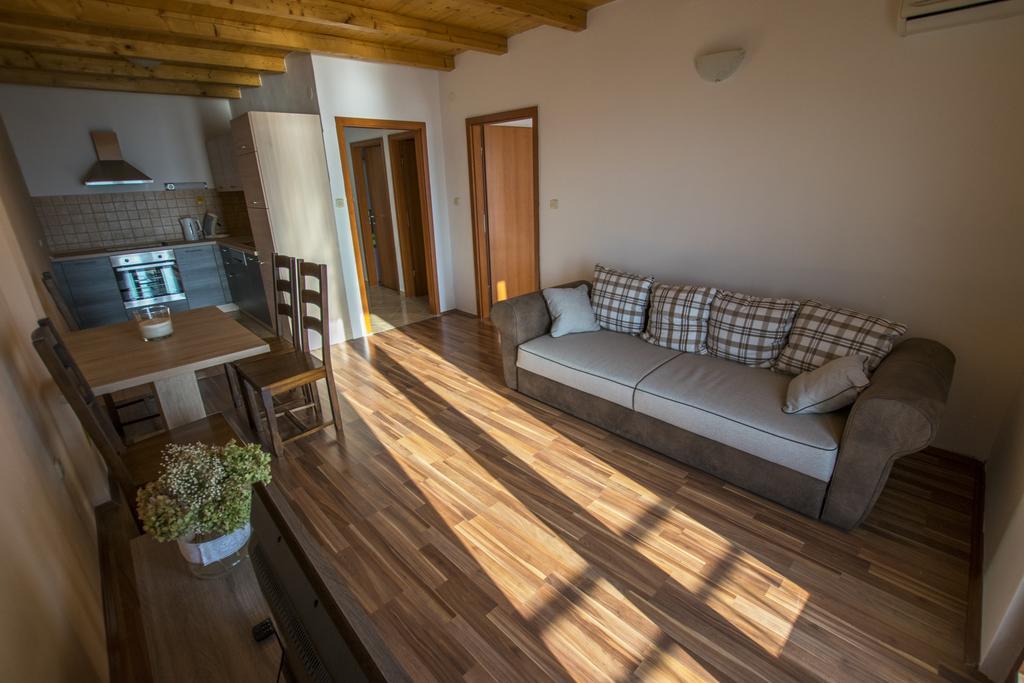 Apartment Duda Starigrad Paklenica Exterior photo